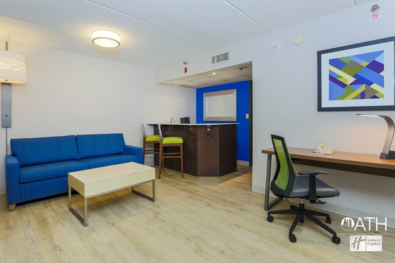 Lobby Seating - Holiday Inn Express